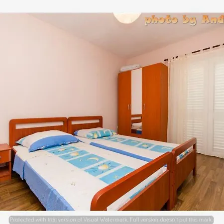 Apartmani Andela Vinisce Exterior photo