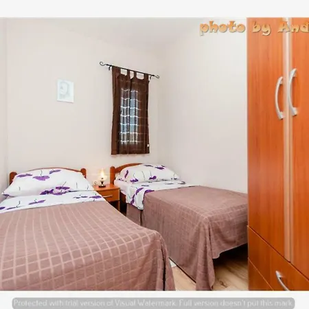 Apartmani Andela Vinisce Exterior photo