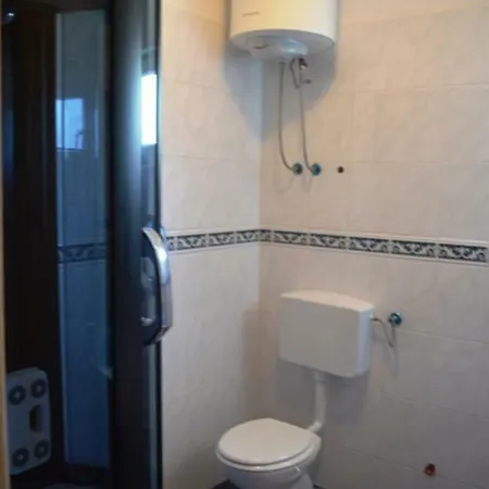 Apartmani Andela Vinisce Exterior photo